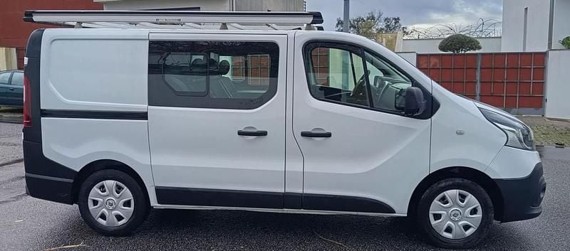 Usado Renault Trafic Intens 120 HP (88 kW) 2018 Branco Monovolume