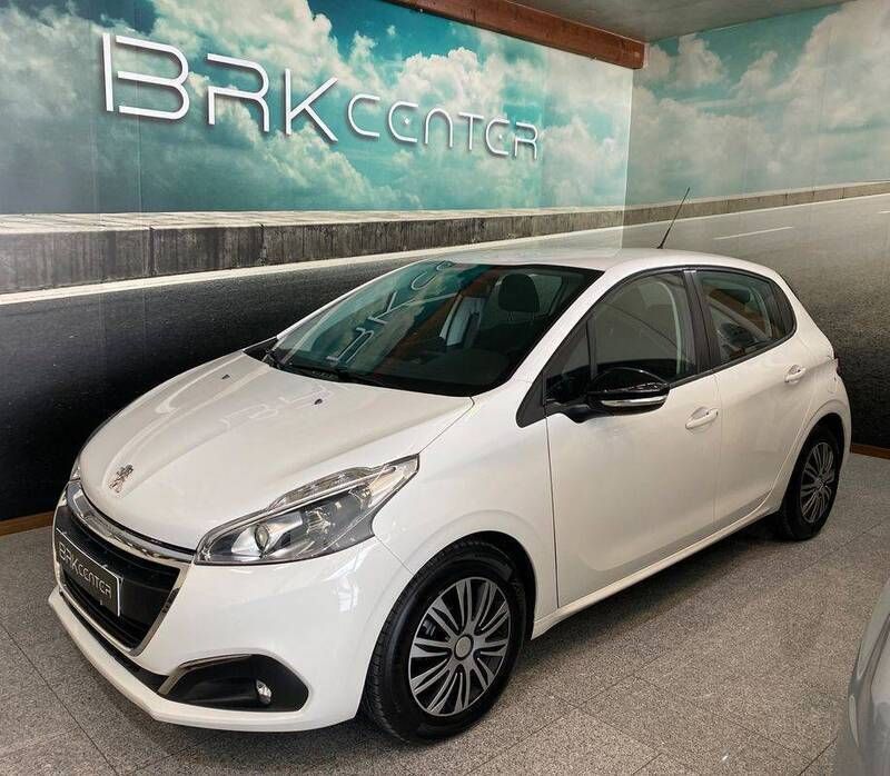 Branco Usado 2018 Peugeot 208 Citadino | € 11.750 (Preço justo) - Imagem 1/4