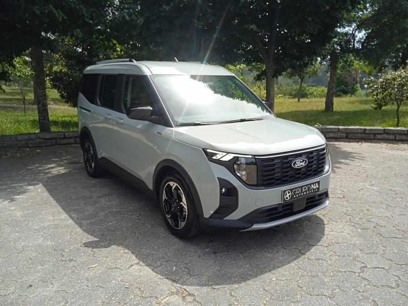 Usado Ford Tourneo Courier 125 HP (91 kW) 2025 Cinzento Monovolume