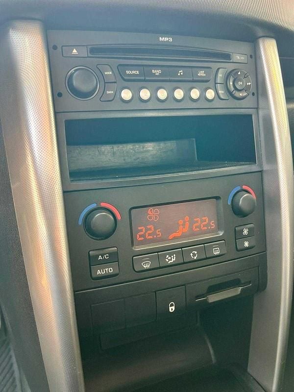 Usado Peugeot 207 95 HP (69 kW) 2008 Preto