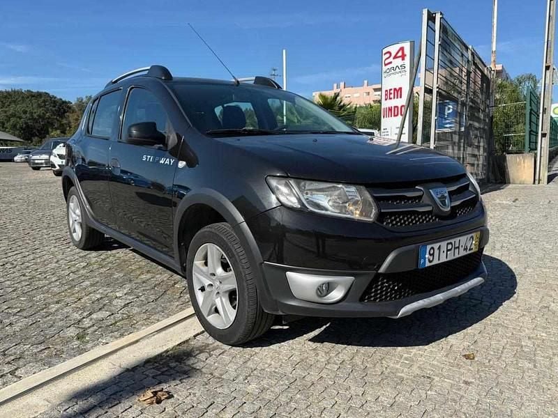 Preto Usado 2014 Dacia Sandero Citadino | € 9.000 (Preço elevado) - Imagem 1/4