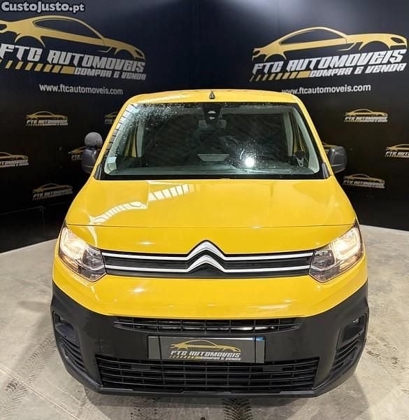 Usado Citroën Berlingo PureTech 110 HP (80 kW) 2021 Amarelo Monovolume