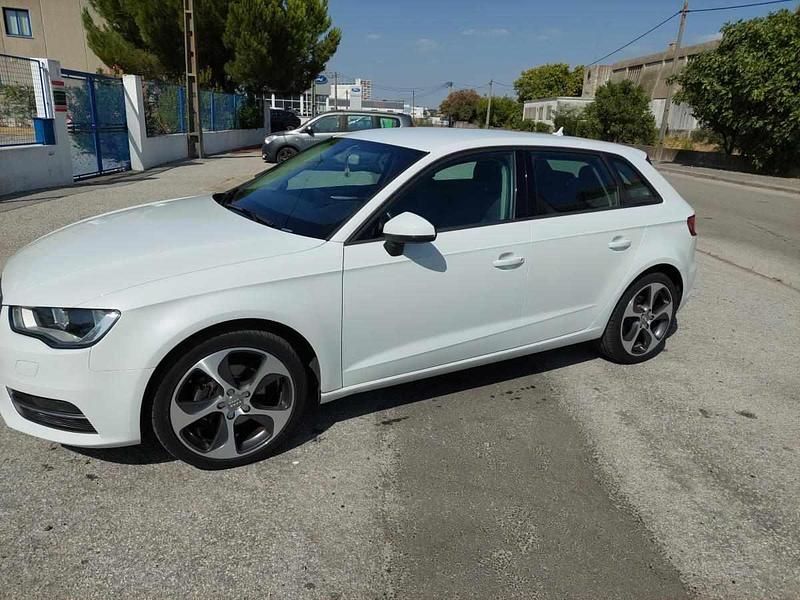 Usado Audi A3 110 HP (80 kW) 2015 Branco Citadino