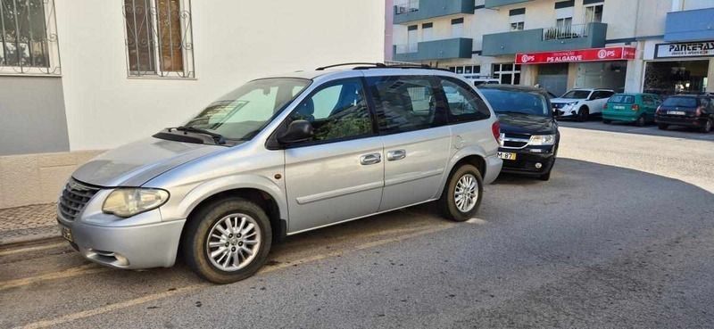 Cinzento Usado 2007 Chrysler Voyager Monovolume | € 5.000 - Imagem 1/4