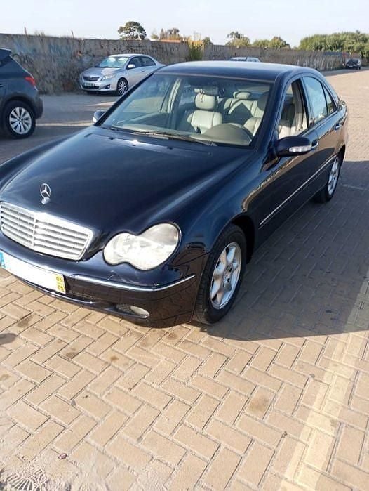 Usado 2005 Mercedes C200 Sedan | € 3.800 - Imagem 1/4