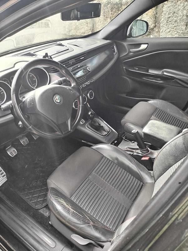 Usado Alfa Romeo Giulietta 140 HP (102 kW) 2011 Preto Citadino