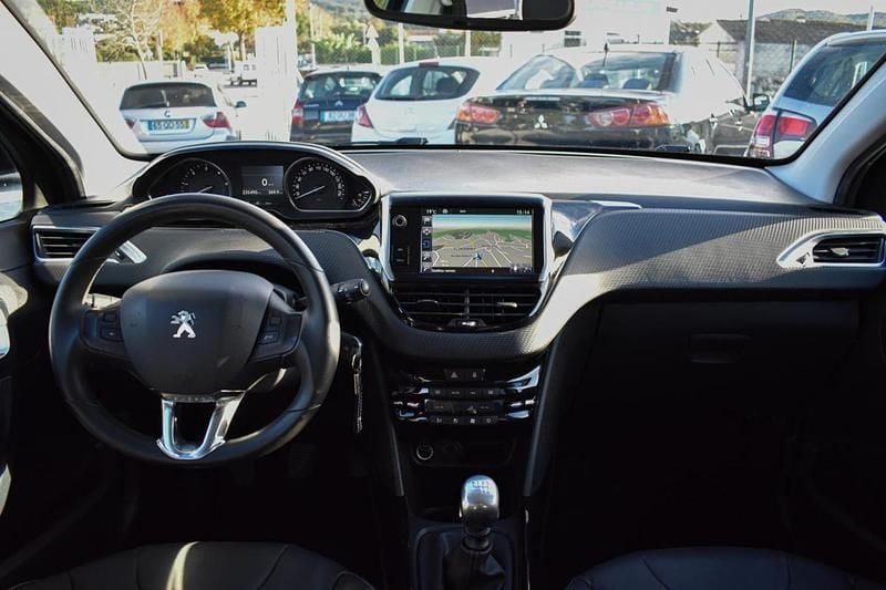 Usado Peugeot 2008 120 HP (88 kW) 2015 Preto SUV