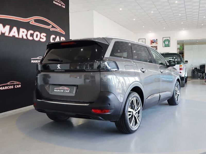 Usado Peugeot 5008 Allure 130 HP (95 kW) 2021 Cinzento Monovolume