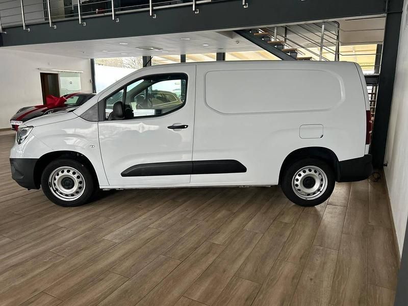 Usado Opel Combo Enjoy 102 HP (75 kW) 2023 Branco Sedan