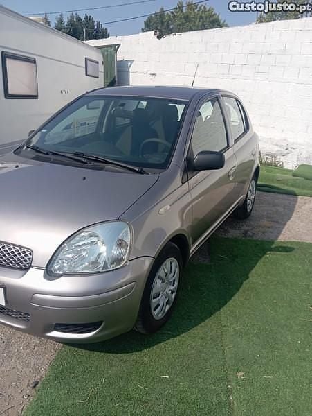 Cinza Usado 2004 Toyota Yaris | € 3.980 (Preço justo) - Imagem 1/1