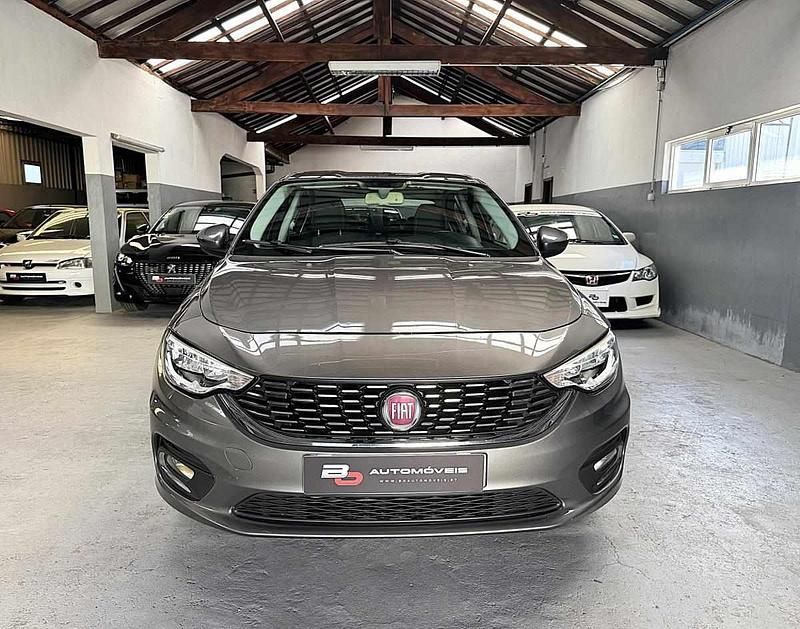 Usado Fiat Tipo 95 HP (69 kW) 2016 Cinzento Sedan