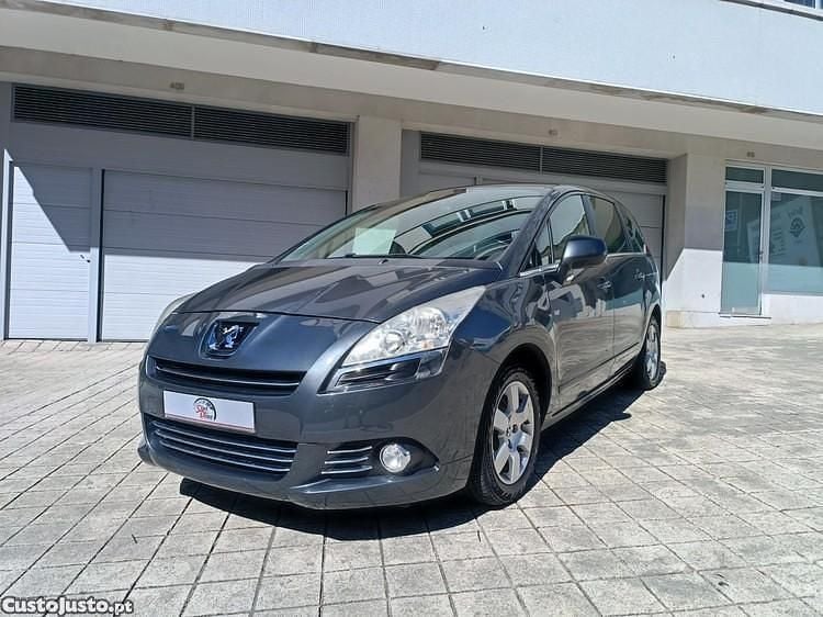Cinza Usado 2009 Peugeot 5008 Monovolume | € 5.000 (Super Preço) - Imagem 1/1