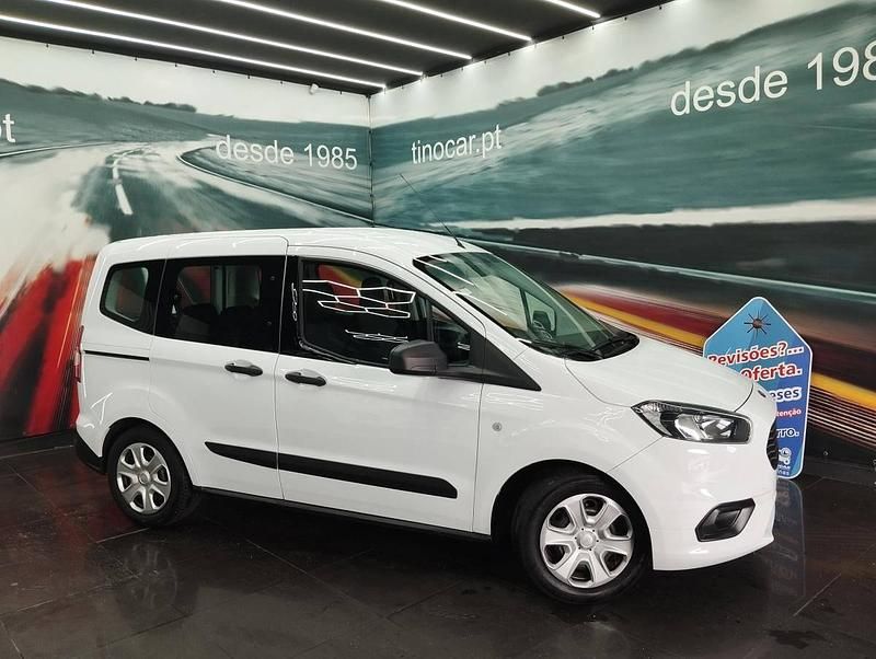 Usado Ford Tourneo Courier 100 HP (73 kW) 2019 Branco Monovolume