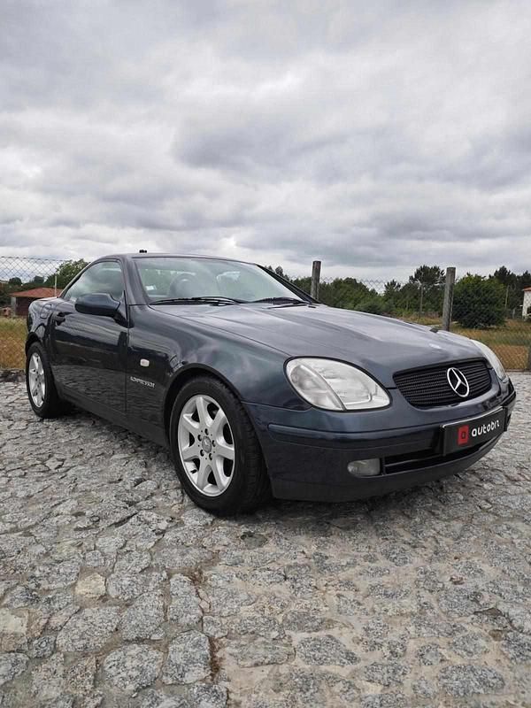 Usado Mercedes SLK200 192 HP (141 kW) 1998 Azul Cabrios