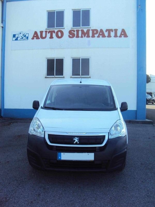Branco Usado 2018 Peugeot Partner Monovolume | € 12.500 (Bom preço) - Imagem 1/4