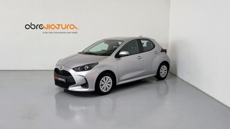 Cinzento Usado 2022 Toyota Yaris Hybrid Comfort | € 20.750 (Preço justo) - Imagem 1/4