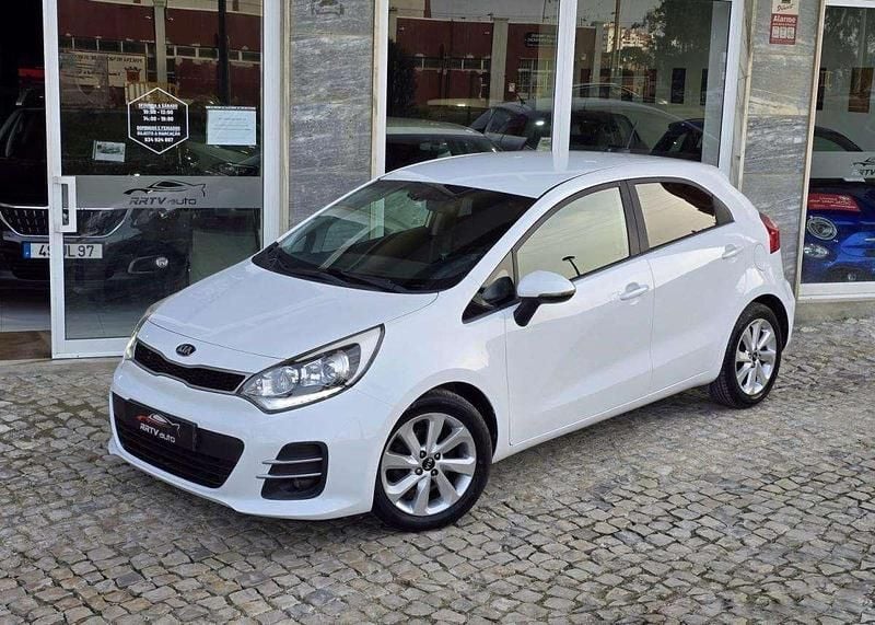 Usado Kia Rio EX 75 HP (55 kW) 2016 Branco Citadino