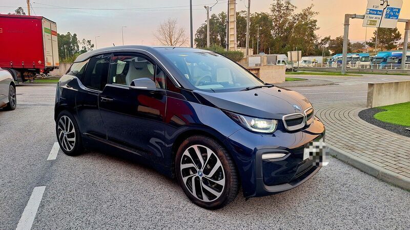 Azul Usado 2018 BMW i3 Citadino | € 18.500 (Preço elevado) - Imagem 1/4