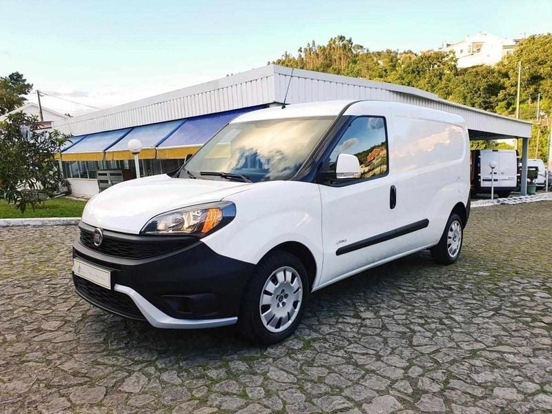 Branco Usado 2019 Fiat Doblò Monovolume | € 15.440 (Preço justo) - Imagem 1/4