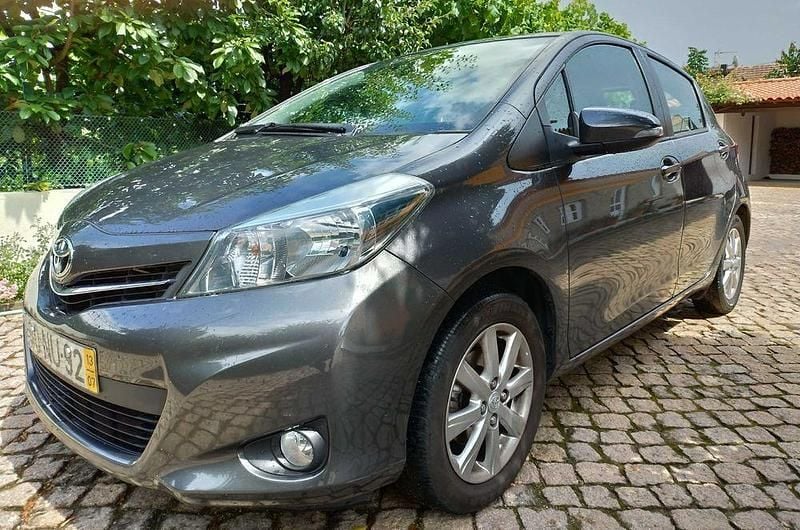 Usado 2013 Toyota Yaris Sedan | € 9.700 (Preço justo) - Imagem 1/4