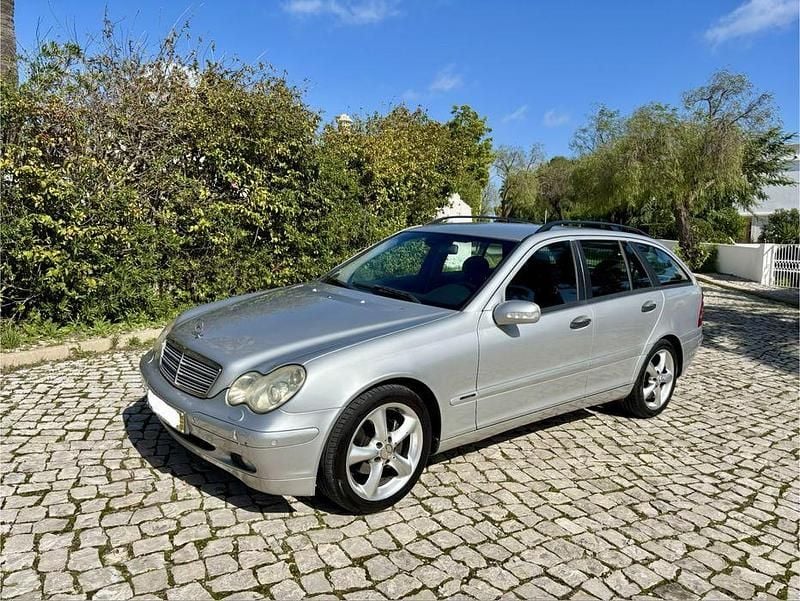 Usado Mercedes C220 143 HP (105 kW) 2003 Sedan