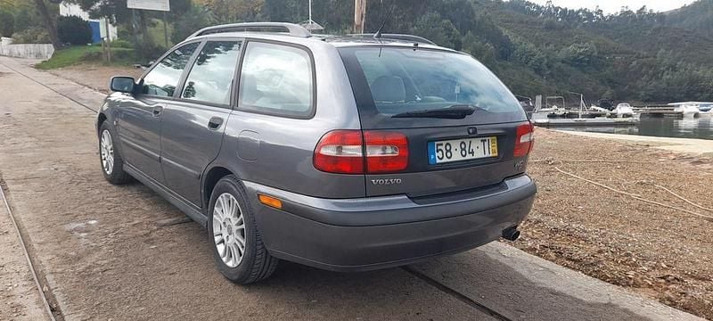 Usado 2002 Volvo V40 Sedan | € 2.450 - Imagem 1/4