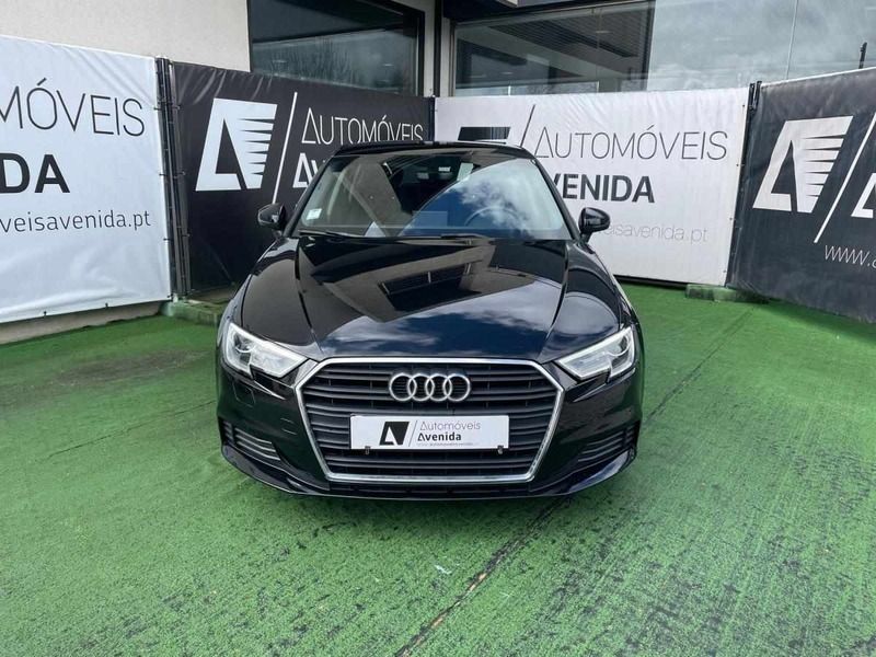 Usado Audi A3 116 HP (85 kW) 2019 Preto Sedan