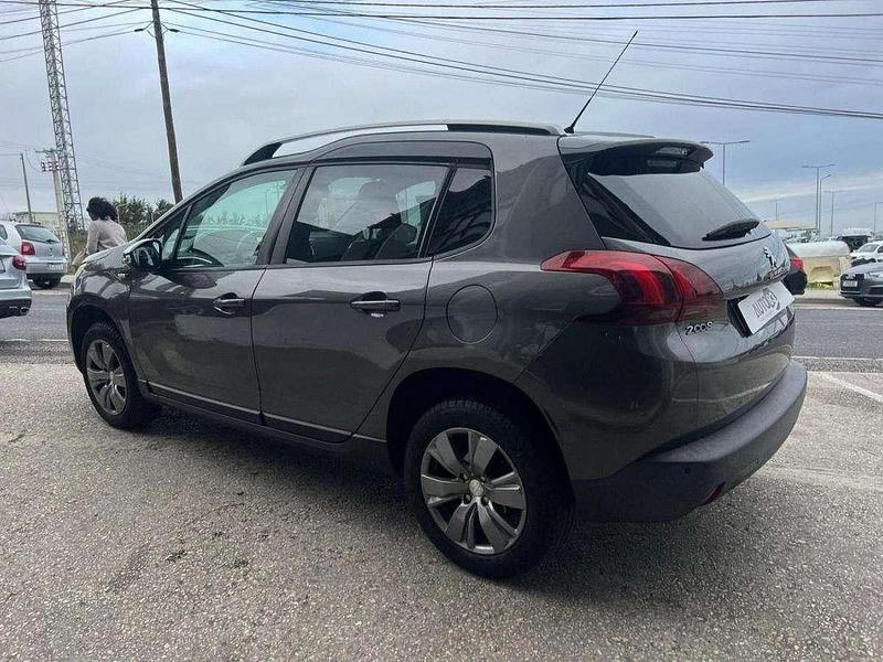 Usado Peugeot 2008 82 HP (60 kW) 2016 Cinzento SUV