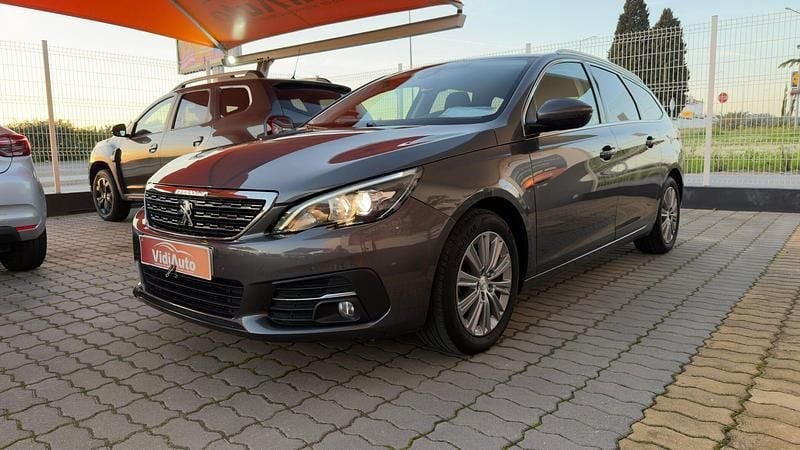 Usado Peugeot 308 Allure 130 HP (95 kW) 2021 Cinza Carrinha