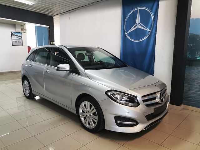 Cinzento Usado 2015 Mercedes B180 Monovolume | € 16.240 (Preço elevado) - Imagem 1/4