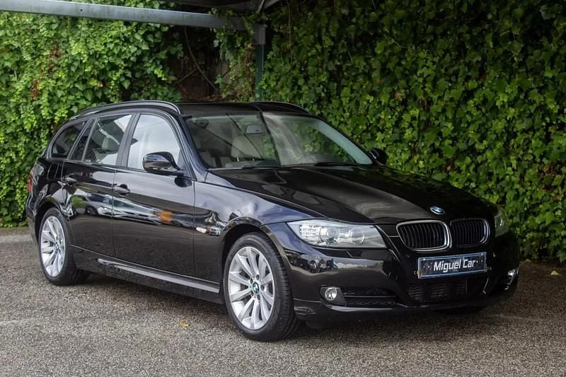 Preto Usado 2012 BMW 320 Luxury Line Carrinha | € 12.900 (Preço justo) - Imagem 1/4