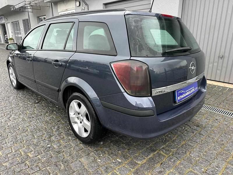 Usado Opel Astra 90 HP (66 kW) 2006 Cinzento