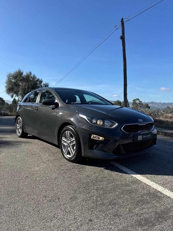 Usado Kia Ceed Sport 120 HP (88 kW) 2021 Cinza Citadino