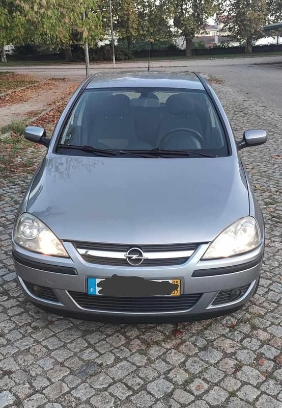 Cinzento Usado 2005 Opel Corsa Citadino | € 2.990 (Preço justo) - Imagem 1/4