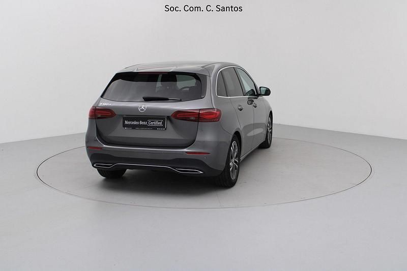 Usado Mercedes B180 Advanced 116 HP (85 kW) 2024 Cinza Monovolume