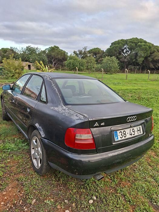 Usado Audi A4 125 HP (91 kW) 1996 Sedan