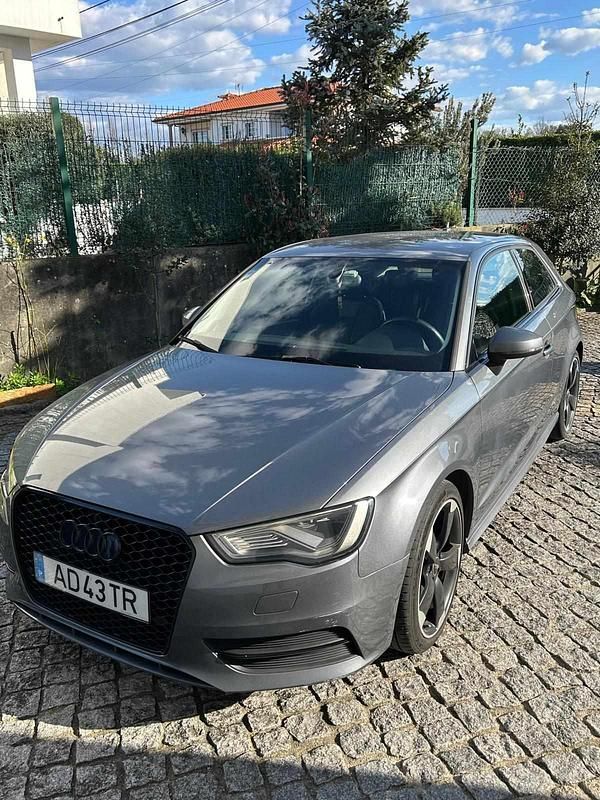 Cinzento Usado 2014 Audi A3 Premium Citadino | € 13.250 (Preço justo) - Imagem 1/4