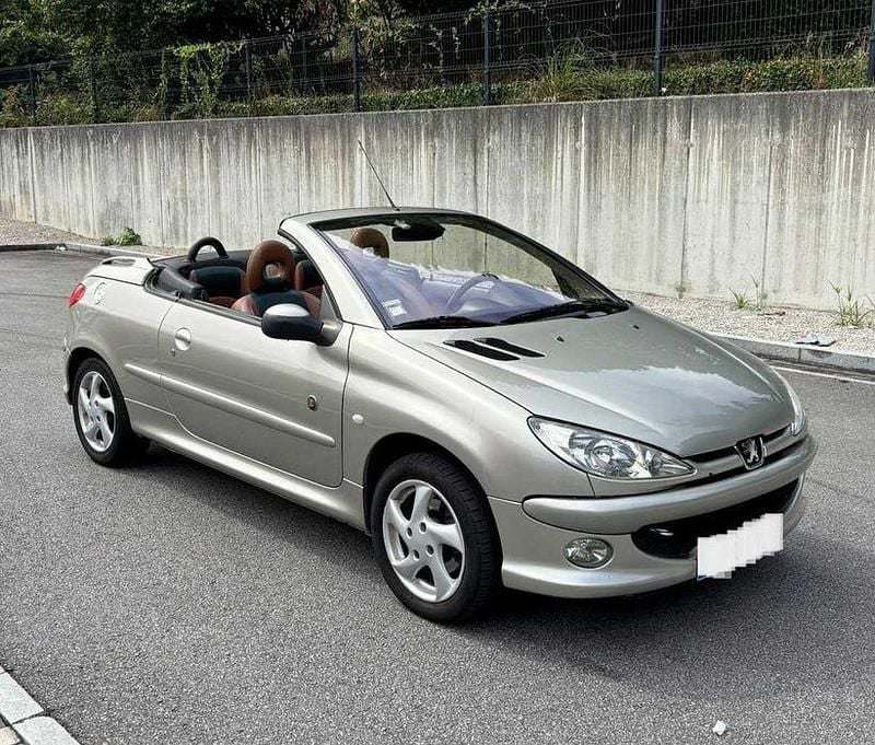 Usado 2003 Peugeot 206 CC Roland Garros Cabrios | € 4.500 - Imagem 1/4