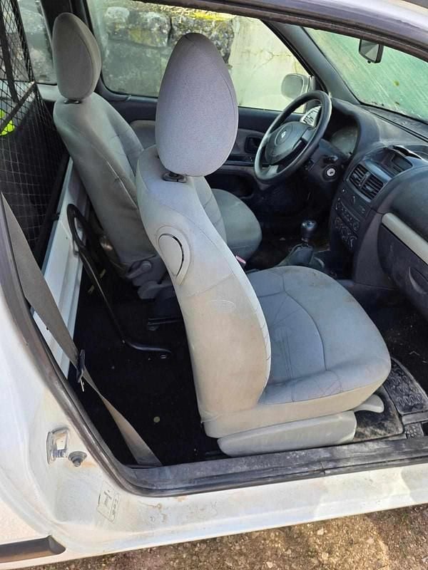 Usado Renault Clio II 65 HP (47 kW) 2002 Branco Citadino