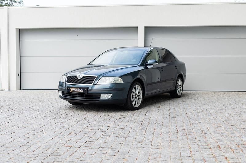 Cinza Usado 2005 Skoda Octavia Elegance Citadino | € 6.500 - Imagem 1/4