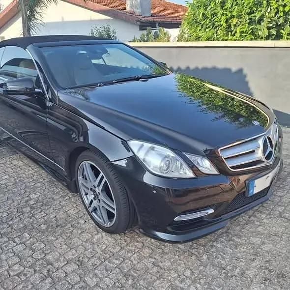 Preto Usado 2013 Mercedes E220 Cabrios | € 22.950 - Imagem 1/4