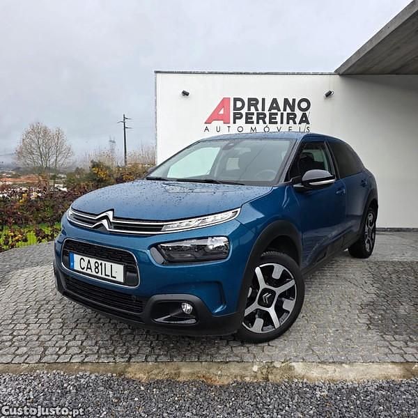 Azul Usado 2019 Citroën C4 PureTech SUV | € 12.500 (Preço justo) - Imagem 1/1