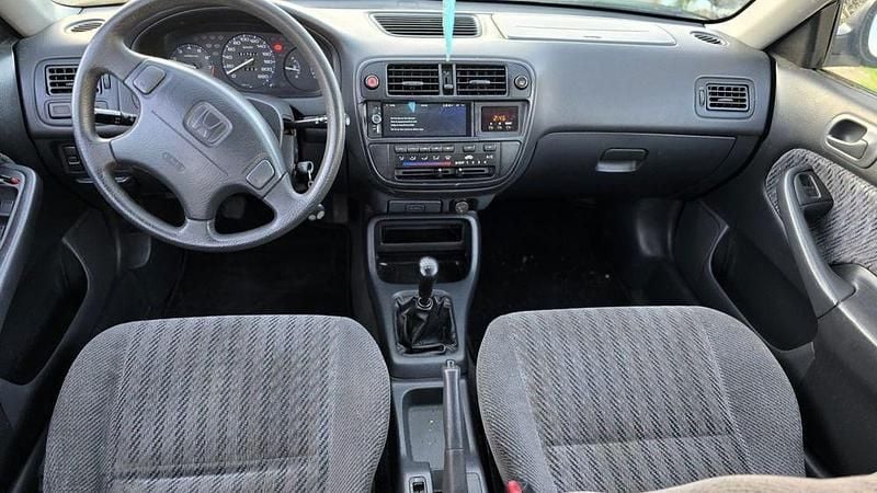 Usado Honda Civic 90 HP (66 kW) 1998 Sedan