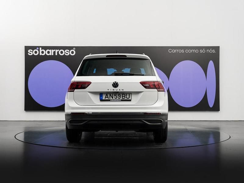 Usado VW Tiguan Life 130 HP (95 kW) 2021 Branco SUV