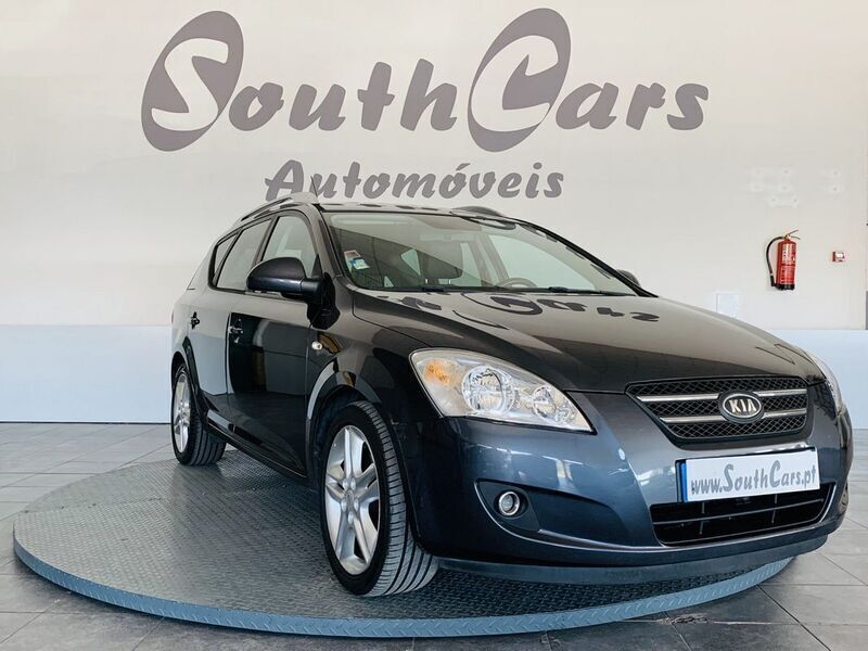 Cinza Usado 2009 Kia Ceed Van | € 5.990 - Imagem 1/4