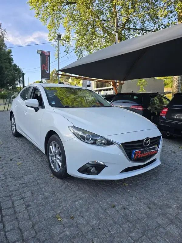 Branco Usado 2017 Mazda 3 Evolve Citadino | € 15.900 (Preço justo) - Imagem 1/4
