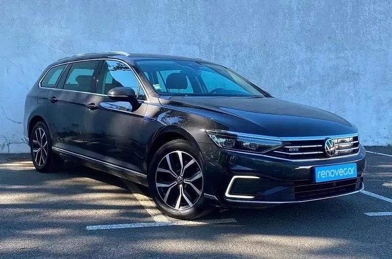 Cinza antracite Usado 2021 VW Passat GTE Carrinha | € 20.890 (Preço justo) - Imagem 1/4