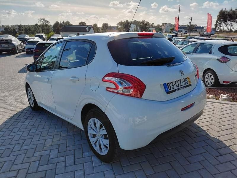 Branco Usado 2014 Peugeot 208 Active Citadino | € 5.999 (Super Preço) - Imagem 1/2