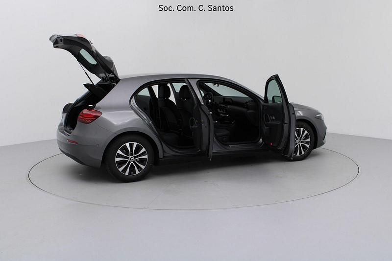 Usado Mercedes A180 Advanced 116 HP (85 kW) 2025 Cinza Sedan