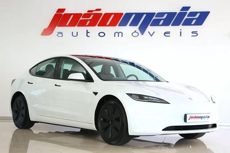 Branco Usado 2023 Tesla Model 3 Sedan | € 44.500 - Imagem 1/4